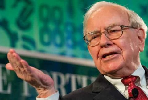 Warren-Buffett-making-a-point