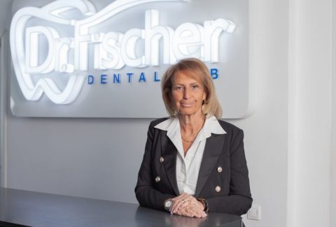 Dr.-Antoaneta-Fischer-fondatoarea-Dr.-Fischer-Dental-900x600